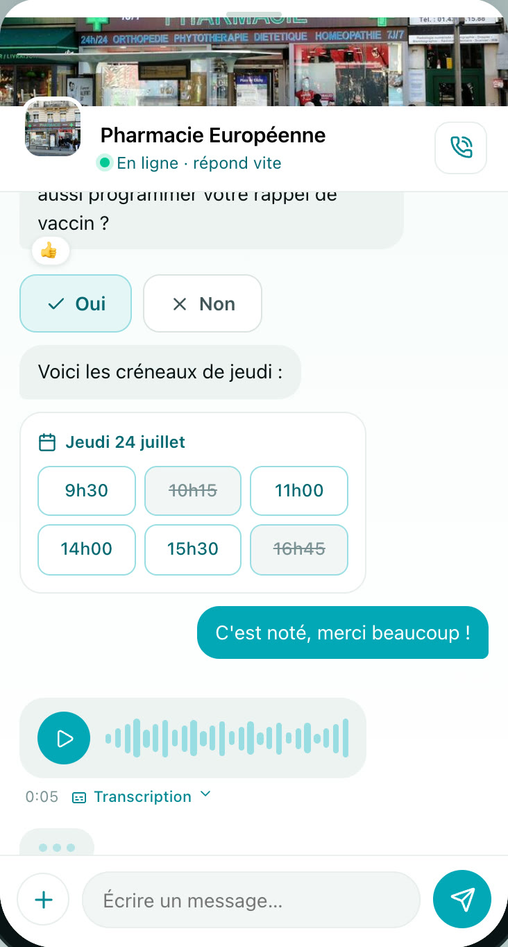 Chat Nexum sur mobile : l’officine propose les créneaux du jeudi pour un vaccin, le client choisit son heure et confirme.