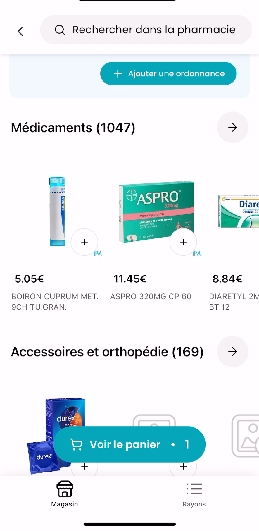 Fiche d’une pharmacie dans l’application, avec le bouton « Ajouter une ordonnance » et le rayon Médicaments